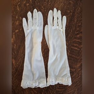 Vintage Elegant Sheer Short Off-White Above the Wrist Gloves